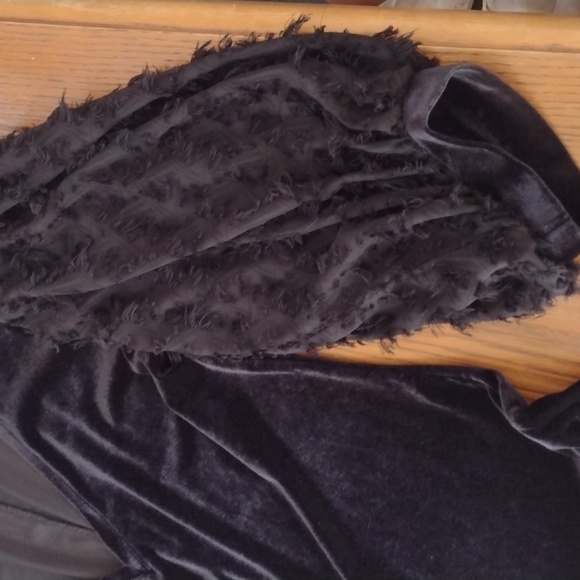 1 State Black Velvet V Neck Mini Dress w Faux Feather Sleeves - Picture 11 of 12